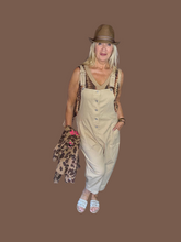 Lade das Bild in den Galerie-Viewer, Latzhose &quot;Evi&quot;
