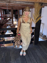 Lade das Bild in den Galerie-Viewer, Latzhose &quot;Evi&quot;
