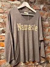 Lade das Bild in den Galerie-Viewer, Shirt &quot;Namaste&quot;
