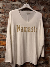 Lade das Bild in den Galerie-Viewer, Shirt &quot;Namaste&quot;
